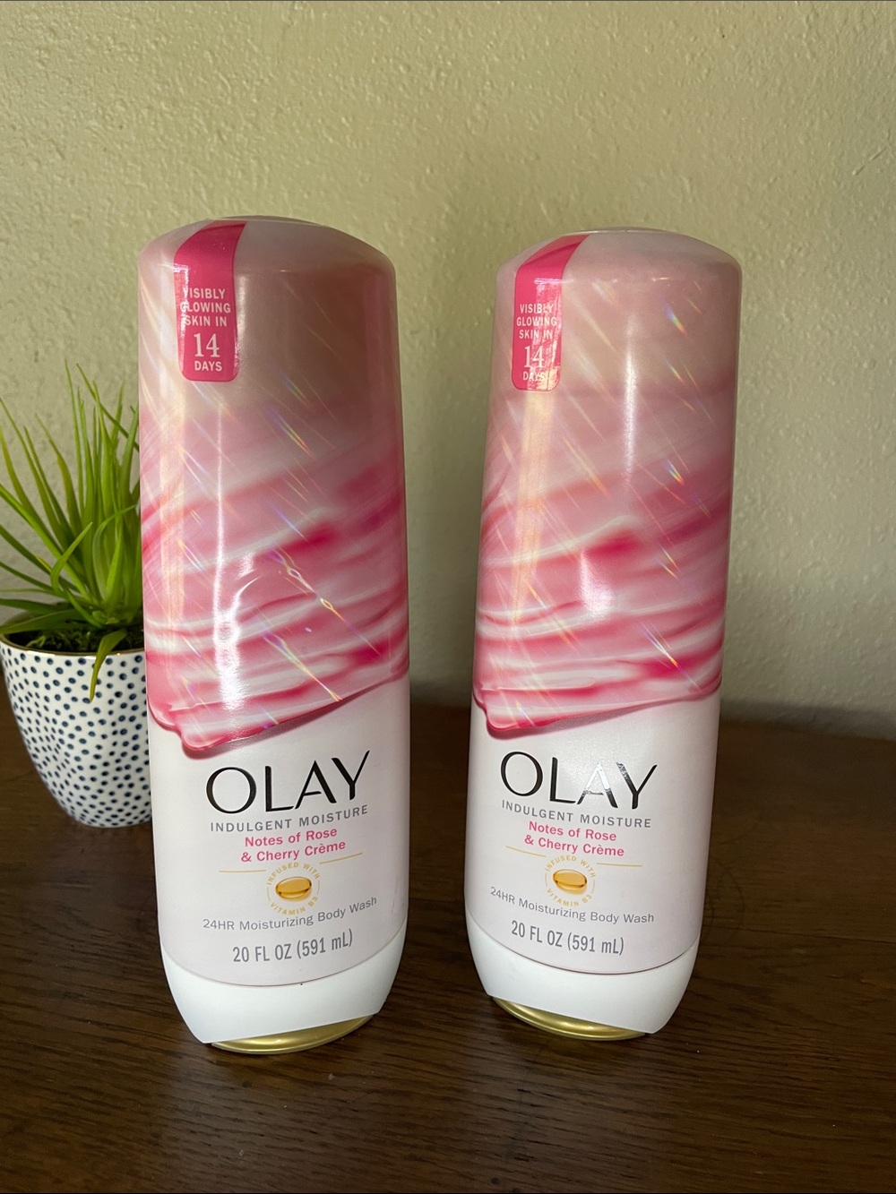 OLAY Indulgent Moisture Body Wash - Rose and Cherry Crème Scent